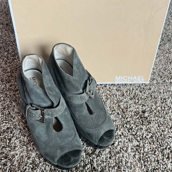 Michael Kors Suede Heels - Picture 4 of 8